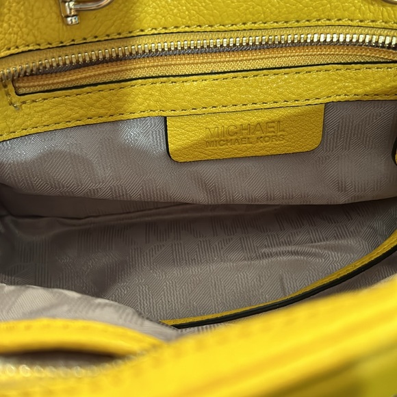 Michael Kors yellow purse - Picture 4 of 7